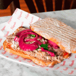 ¿Buscas un lonche de carnitas irresistiblemente delicioso?