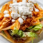 ¿Cómo preparar deliciosas tostadas de tinga de res en casa?