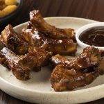 Deliciosas costillas BBQ con salsa casera especial