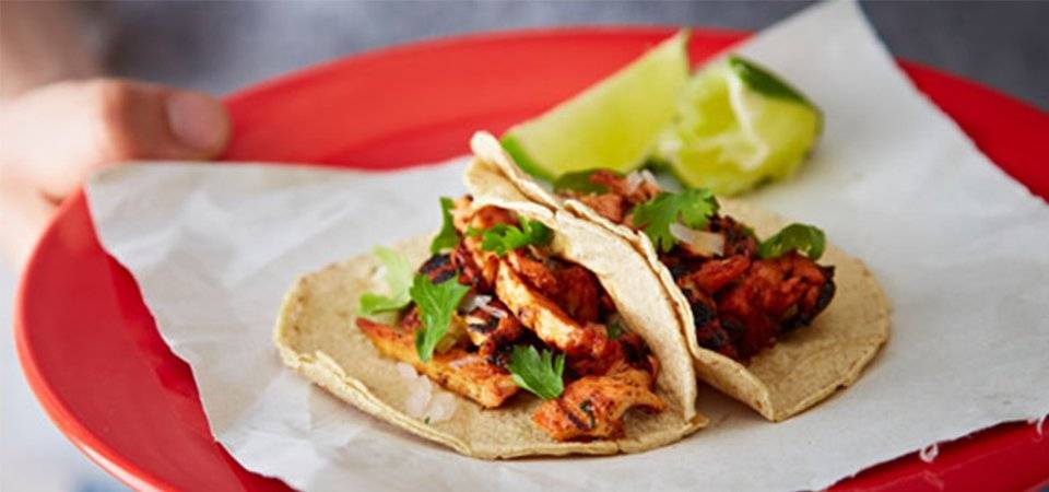 disfruta de unos sabrosos tacos de pollo al pastor caseros - ¡Disfruta de unos sabrosos tacos de pollo al pastor caseros!