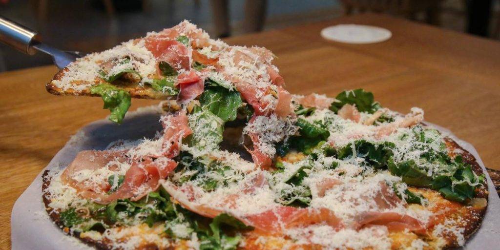 prueba nuestra pizza de cerezas con brie y arugula - ¿Prueba nuestra pizza de cerezas con brie y arúgula?