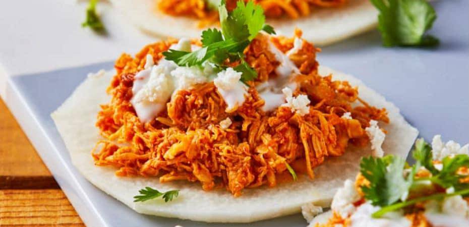 tostadas de pollo con mole prueba esta deliciosa receta - Tostadas de Pollo con Mole: ¡Prueba esta deliciosa receta!